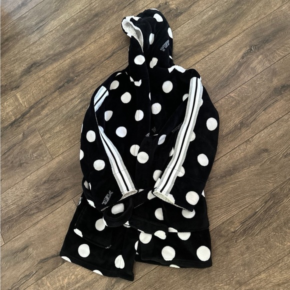 Pink Victoria secret robe - Picture 5 of 9